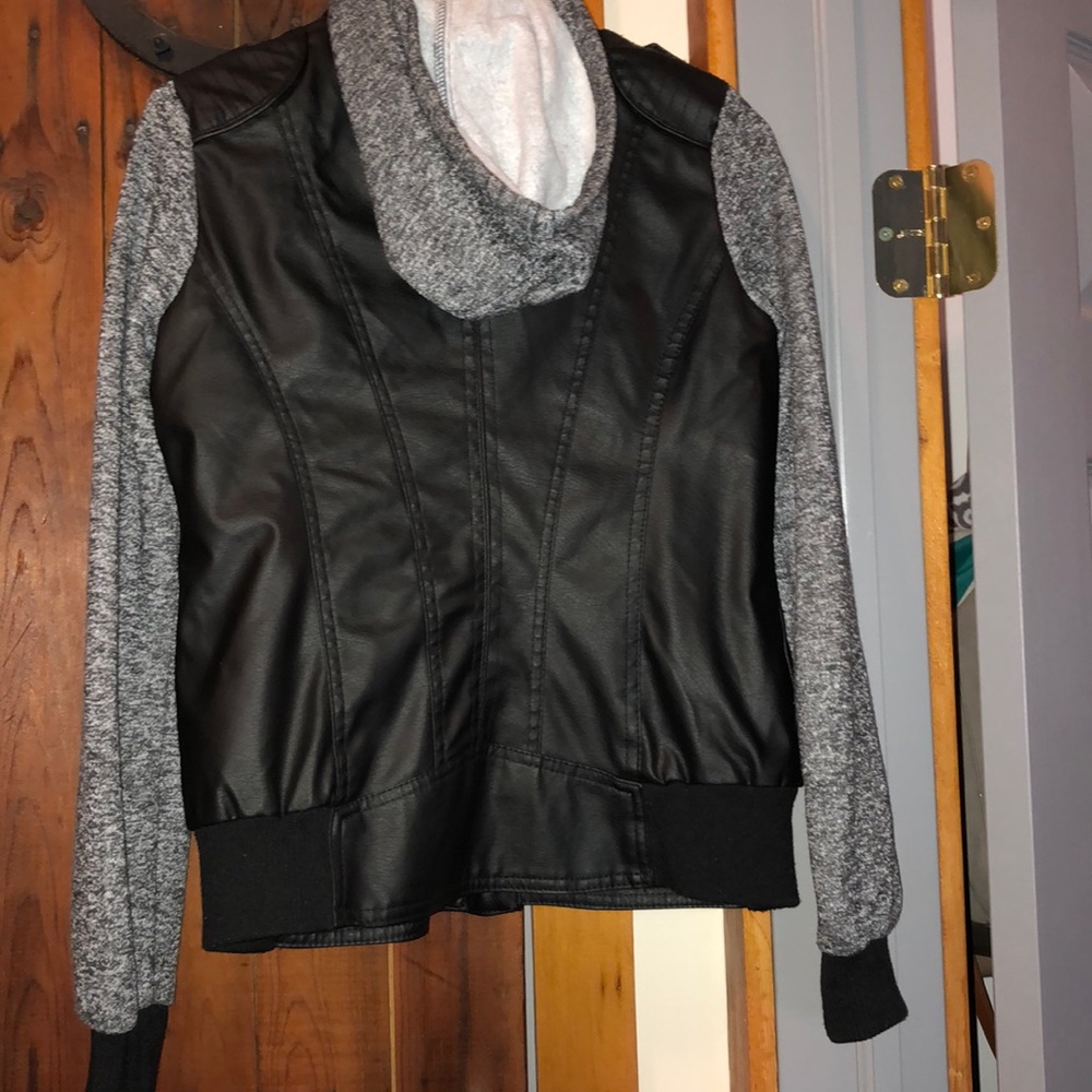 Leather jacket!!! - Picture 2 of 3